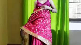 Curvy woman at marriage ceremony, groom introduced her to a family friend…