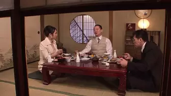 Family dinner escalated! Chinese forget their manners and bang in a threesome!